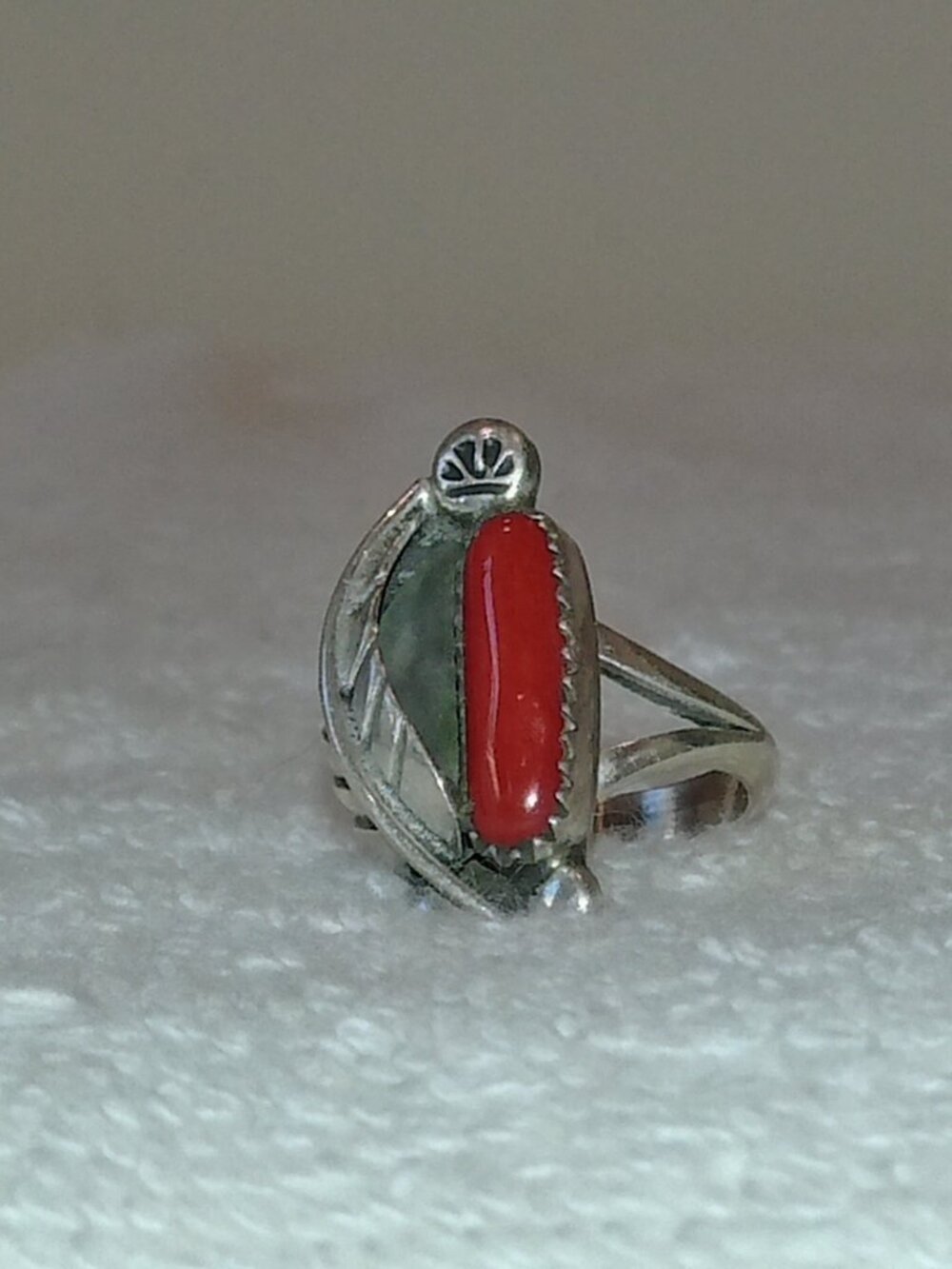 KEE NEZ Sterling Silver & Red Coral Ring - Size 6
